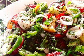 Çeri Domatesi Salatası