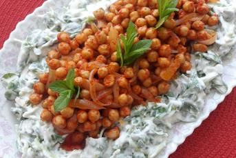 Nohutlu Semizotu Salatası