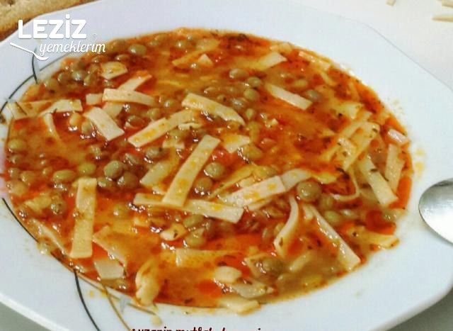 Erişteli Yeşil Mercimek Çorbası