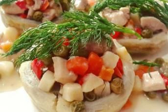 Tavuklu Garnitürlü Enginar Çanağı