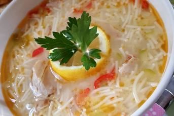 Tel Şehriyeli Sebzeli Tavuk Çorbası