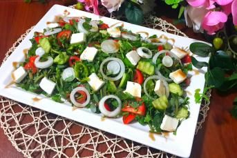 Peynirli Semizotu Salatası