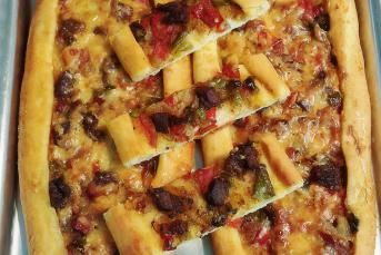 Kuşbaşılı Kaşarlı Pide