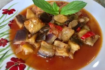 Zeytinyağlı Patlıcan Yemeği