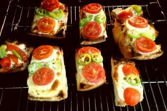 5 Dakikada Kahvaltılık Kaşarlı Ekmekler