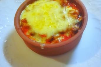 Güveçte Kremalı Mantarlı Tavuk