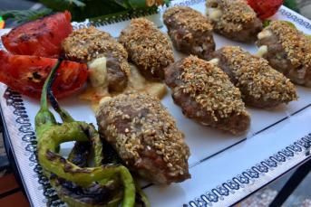 Kaşarlı Susamlı Köfte