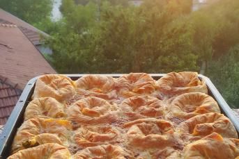 Kıymalı Gül Böreği