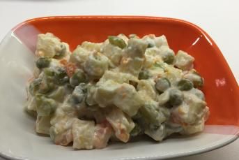 Makarnalı Rus Salatası