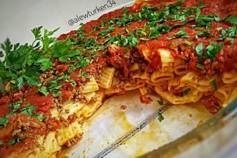 Harika Kıymalı Domates Soslu Fırın Makarna (Mutlaka Deneyin)