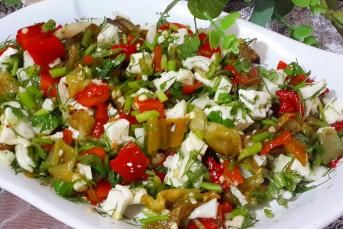 Peynirli Köz Biber Salatası