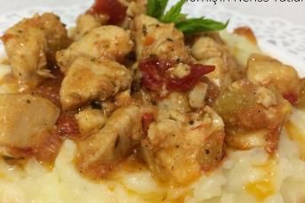 Patates Püresi Yatağında Tavuk Sote