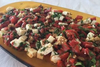 Peynirli Köz Biber Salatası Tarifi
