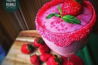 Gerçek Çilekli Nefis Kuplar