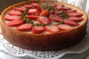 Cheesecake (Beyaz Çikolata Ve Çilekli)