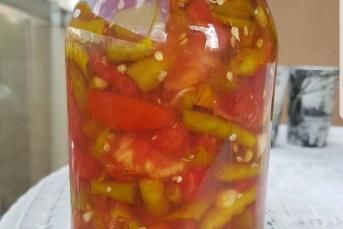Domatesli Biber Turşusu