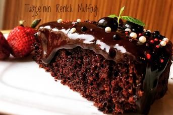 Bol Soslu Çikolatalı Pasta Kek