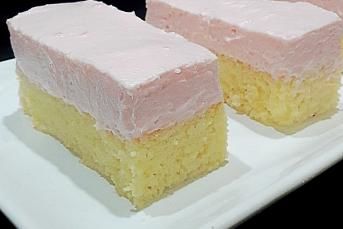 Çilek Kremalı Sünger Kek