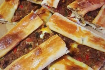 Ev Yapımı Kıymalı Pide