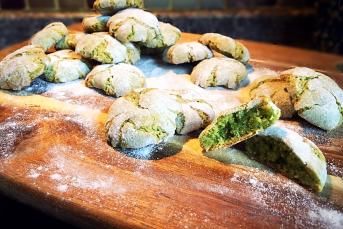 Lokmalık Fıstıklı Çatlak Kurabiye