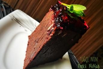 Olay Kara Orman Pastası