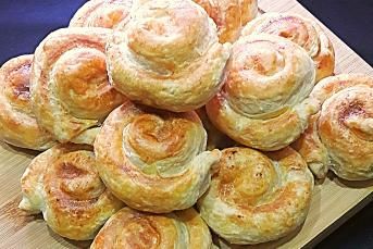 Milföy Hamurundan Gül Böreği