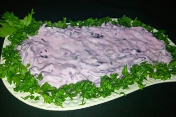 Yoğurtlu Mor Lahana Salatası