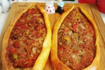 Ev Yapımı Kıymalı Pide Tarifi