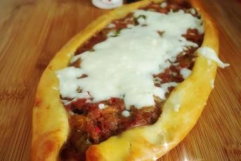 Kıymalı Kaşarlı Pide Tarifi