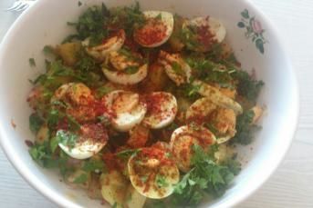 Patatesli Yumurta Salatası