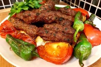 Nefis İrmikli Kıymalı Köfte