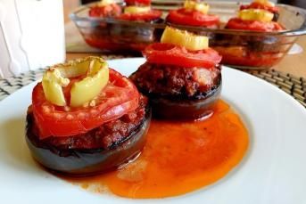 Değişik Sunumda Karnıyarık Yemeği