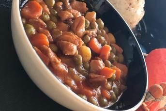 Tavuklu Bezelye Yemeği