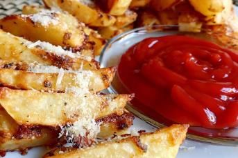 Parmesan Peynirli Çıtır Patates Dilimleri