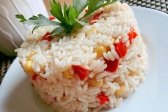 Kırmızı Biber Ve Mısırlı Pirinç Pilavı