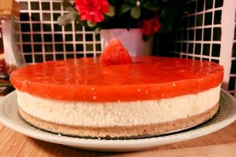 Çilekli Cheesecake (Tam Kıvamında)