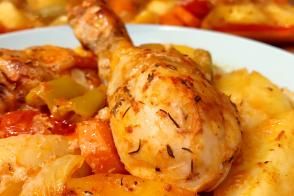 Fırın Poşetinde Harika Soslu Tavuk Baget Ve Patates