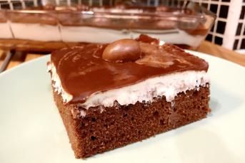 Ganaj Soslu Çikolatalı Kek (Pasta Tadında)