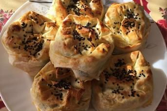 Kabaklı Havuçlu Gül Böreği Tarifi