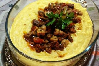 Püre Yatağında Mantarlı Et Sote