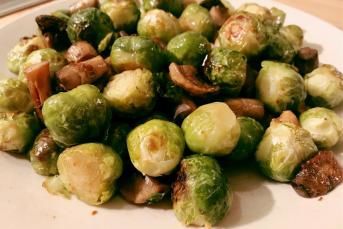 Fırında Bürüksel Lahana Ve Mantar