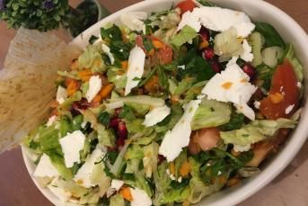 Keçi Peynirli Karışık Salata