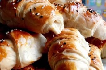 Pastahane Tadında Peynirli Katmer Poğaça