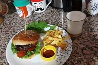 Ev Yapımı Çemenli Hamburger