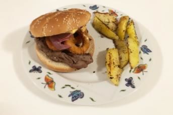 Soğan Halkalı Dana Bacon'lı Cheeseburger