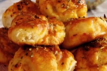 Labne Peynirli Kıyır Poğaça