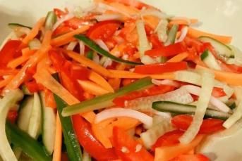 Harika Soslu Salata (Çin Salatası)