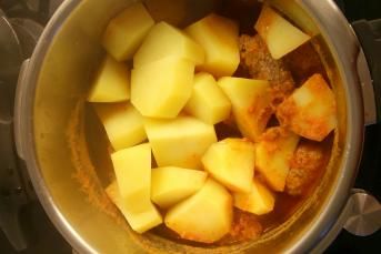 Düdüklüde Pratik İzmir Köfte