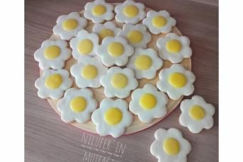 Çiçek Şeklinde Yumurta Kurabiyeler