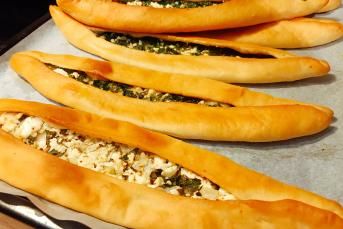 Ev Yapımı Mis Pide Tarifi (Ispanaklı Ve Peynirli)